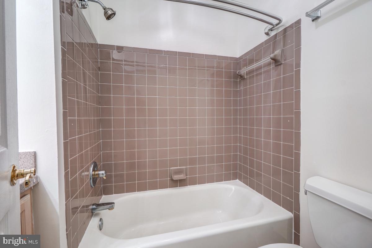 MONTROSE WOODS CODM - Residential Lease