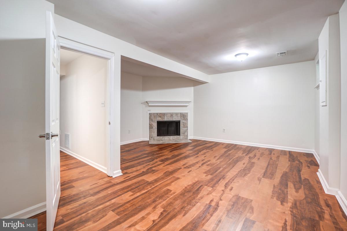 MONTROSE WOODS CODM - Residential Lease