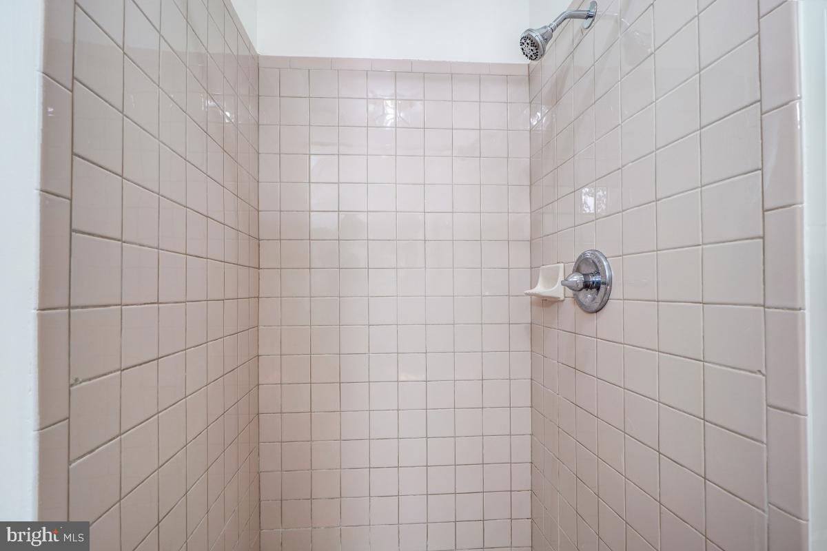 MONTROSE WOODS CODM - Residential Lease