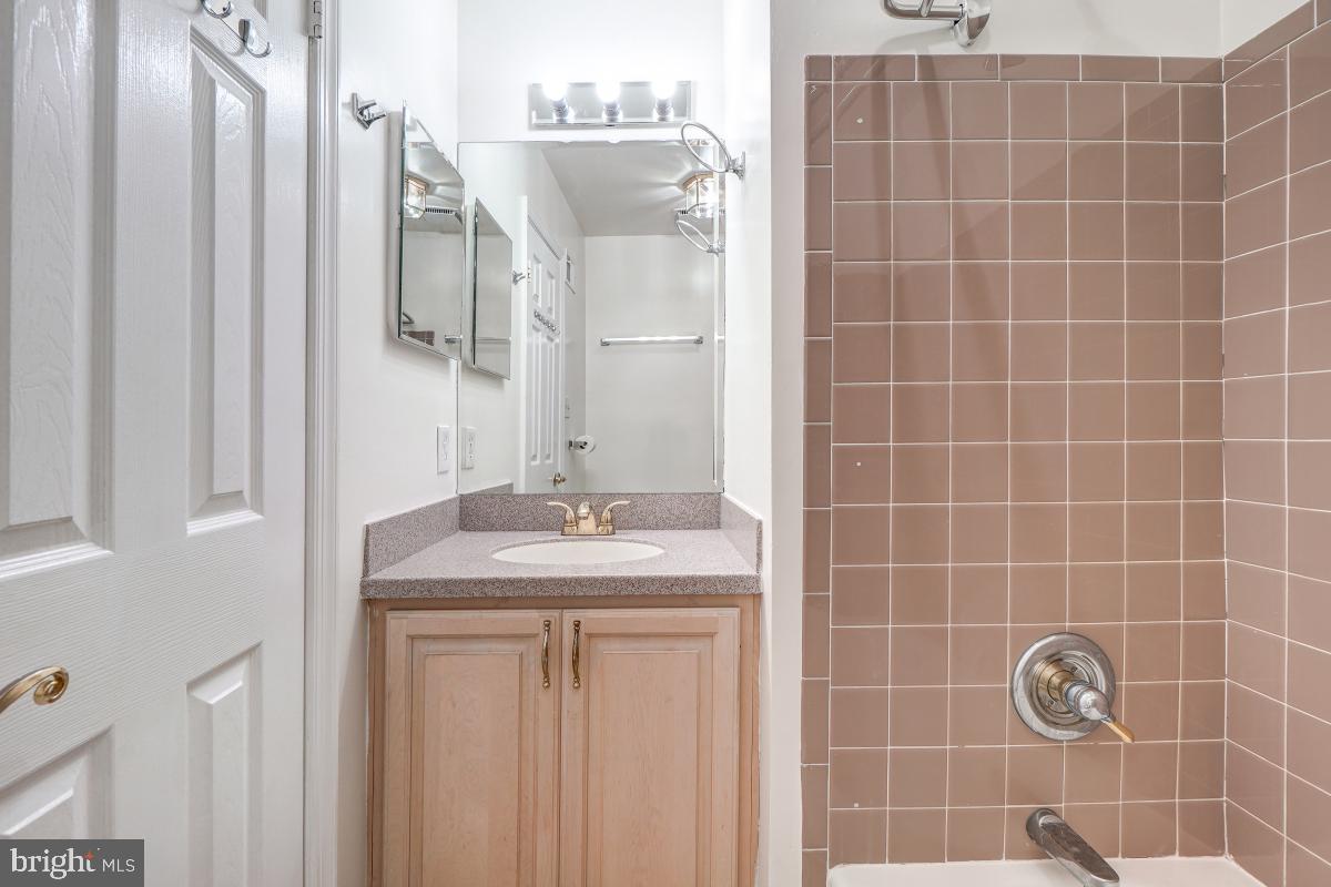 MONTROSE WOODS CODM - Residential Lease