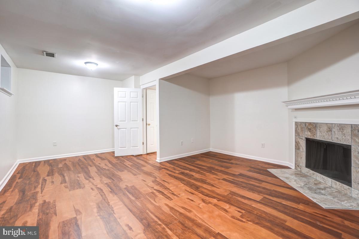 MONTROSE WOODS CODM - Residential Lease