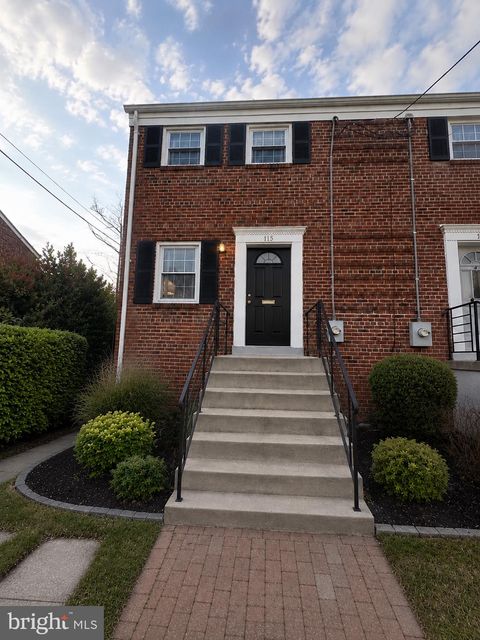 Photo of 115 S Iris Street, ALEXANDRIA, VA 22304 (MLS # VAAX2062344)