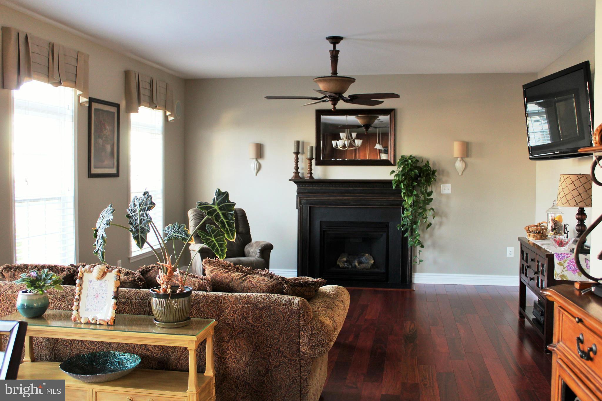 LEE'S CROSSING - Residential