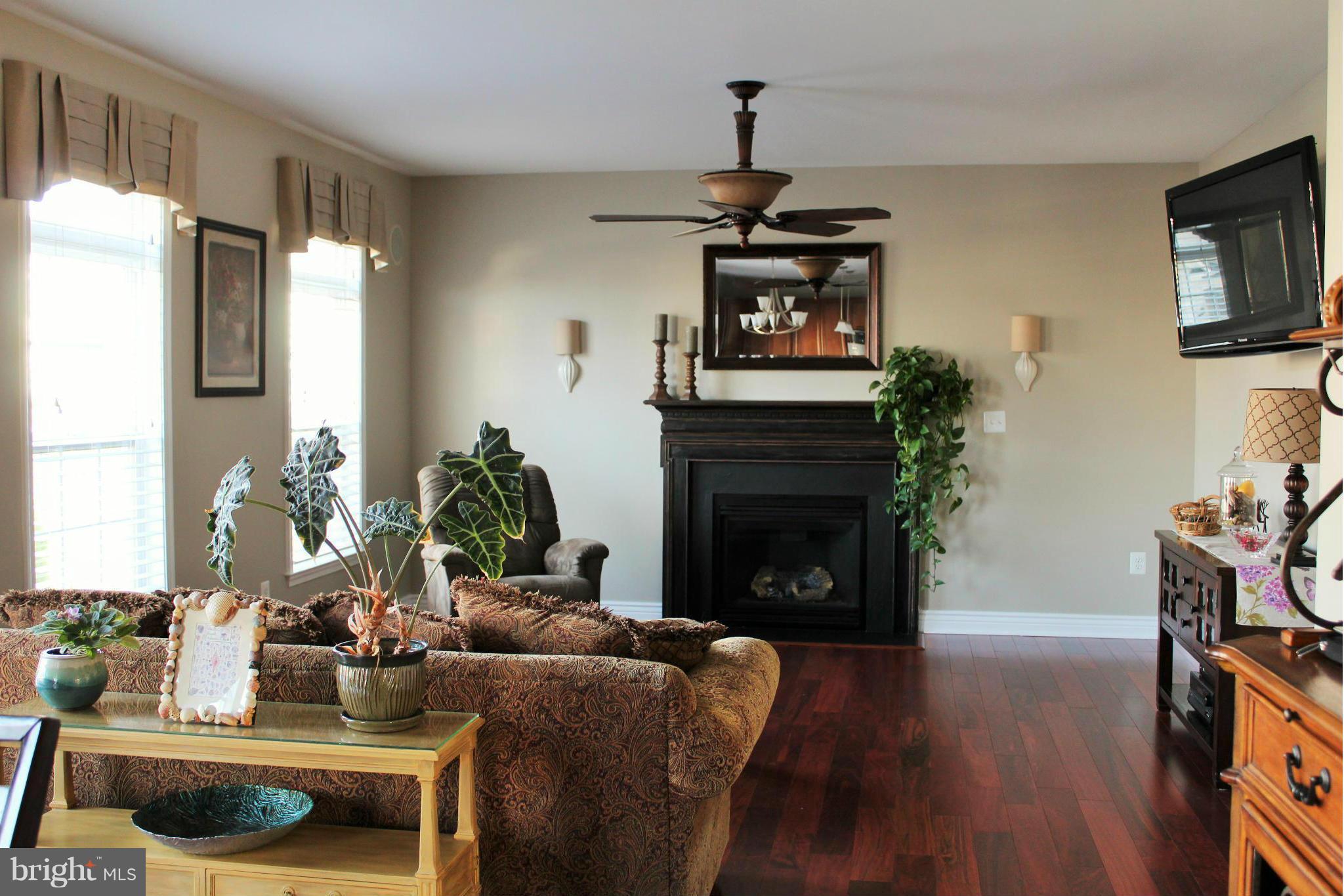 LEE'S CROSSING - Residential