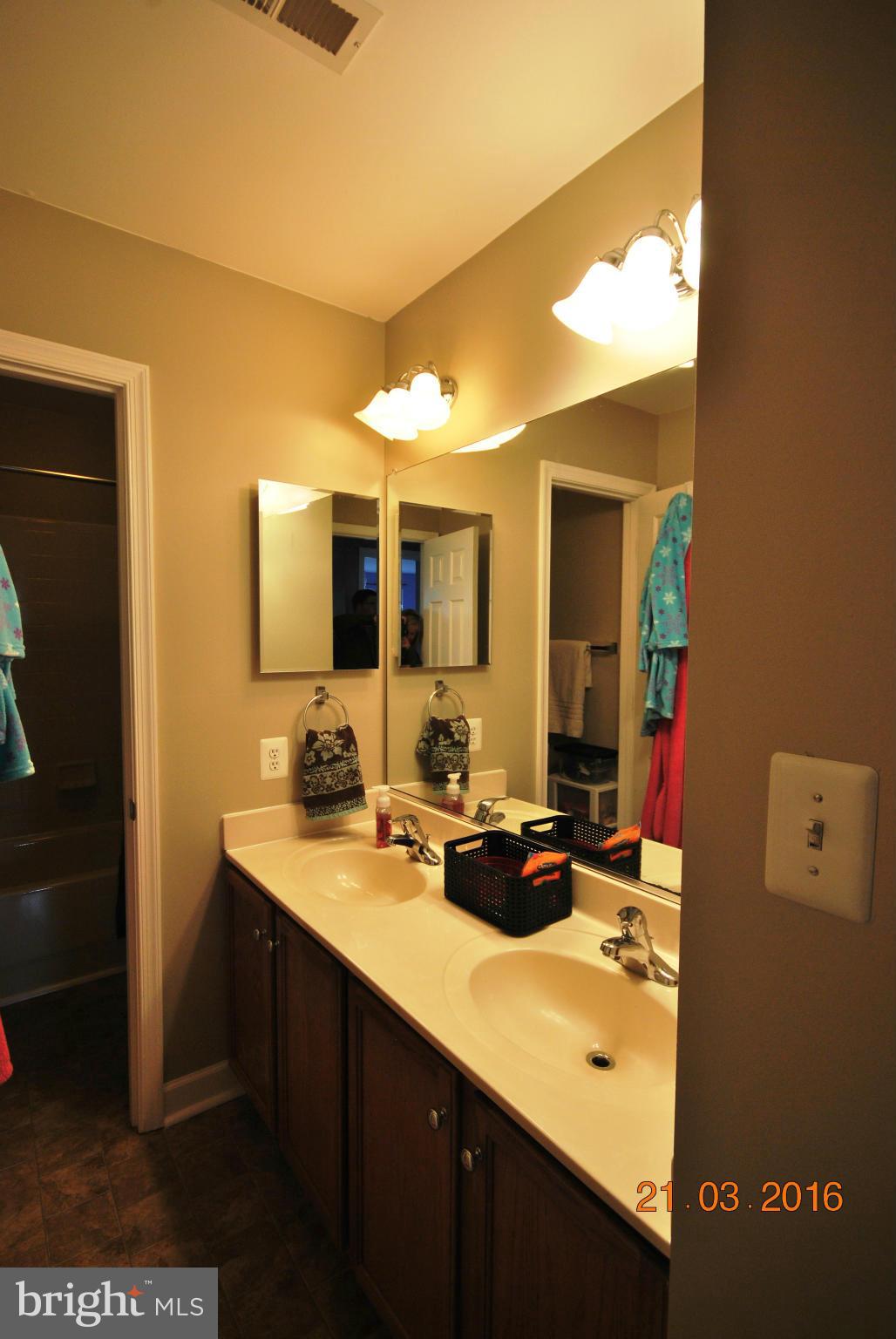 LEE'S CROSSING - Residential