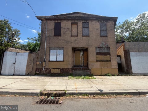 Townhouse For Sale - 331 Ferry Street<br/> TRENTON, NJ 08611