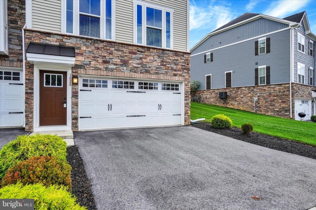 Photo of 1028 Rosecroft Lane, YORK, PA 17403 (MLS # PAYK2091818)
