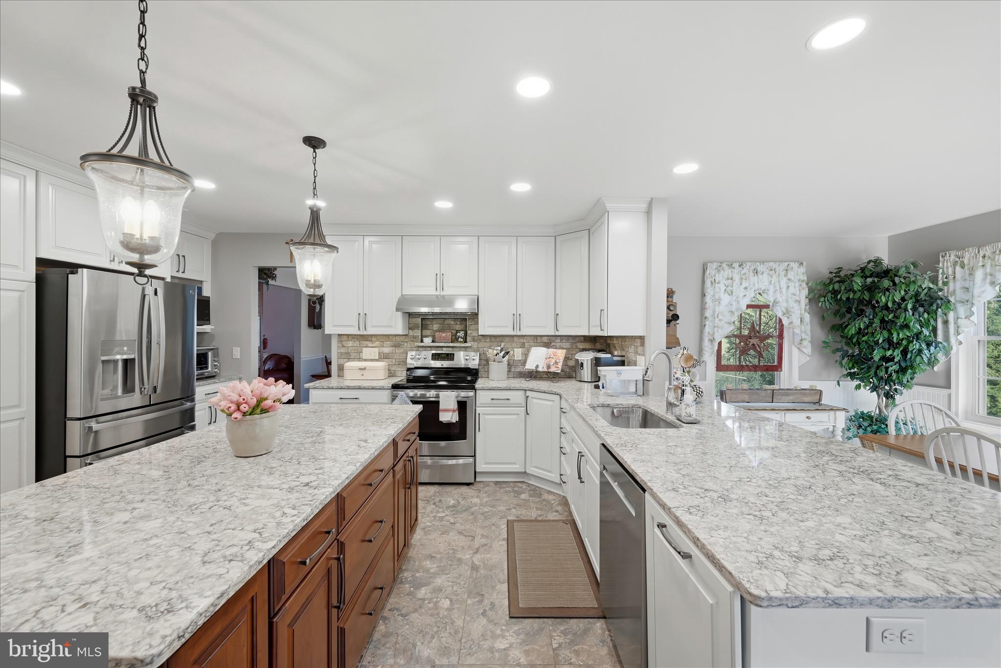 HIGH POINTE - Residential