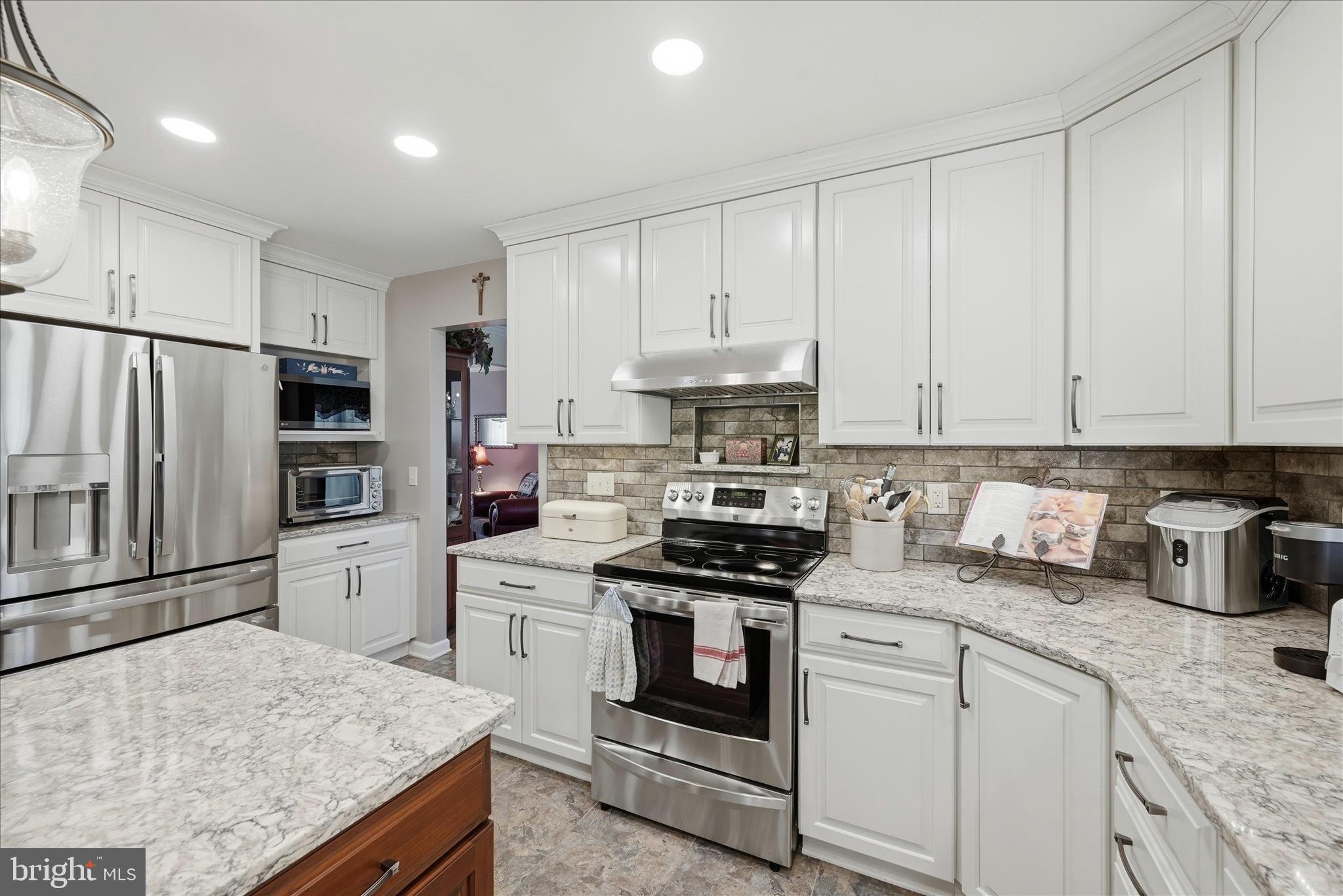 HIGH POINTE - Residential