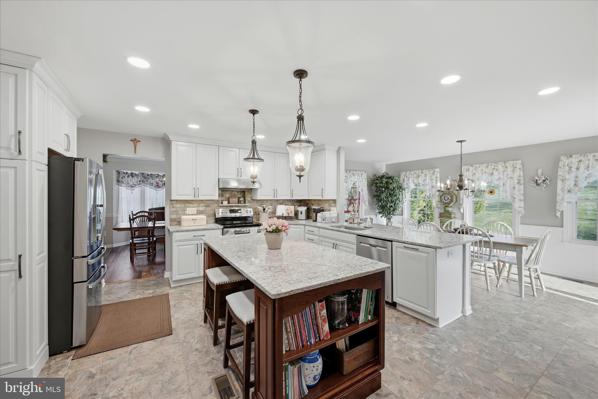 HIGH POINTE - Residential