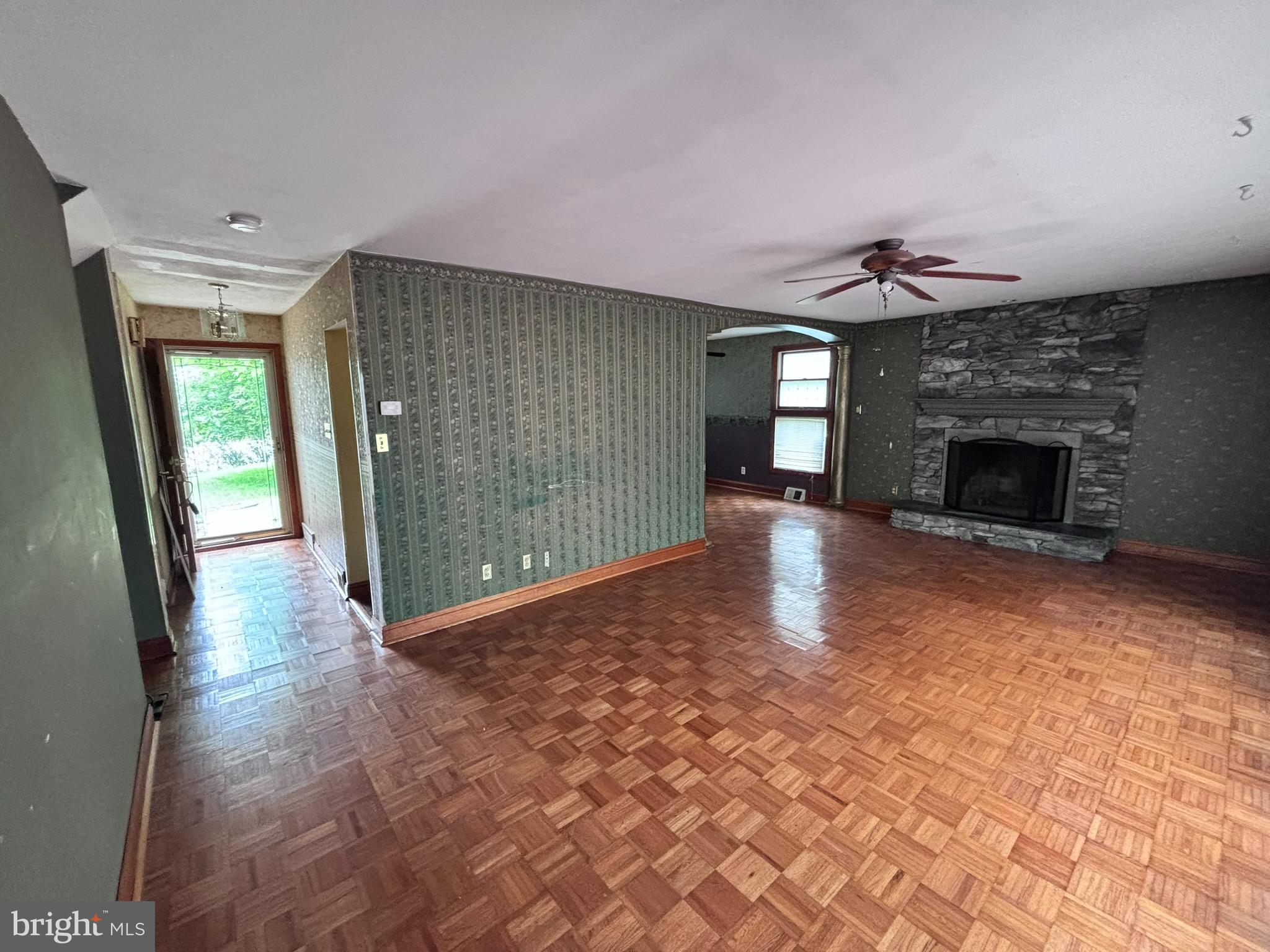 2350 N PARKVIEW DRIVE
