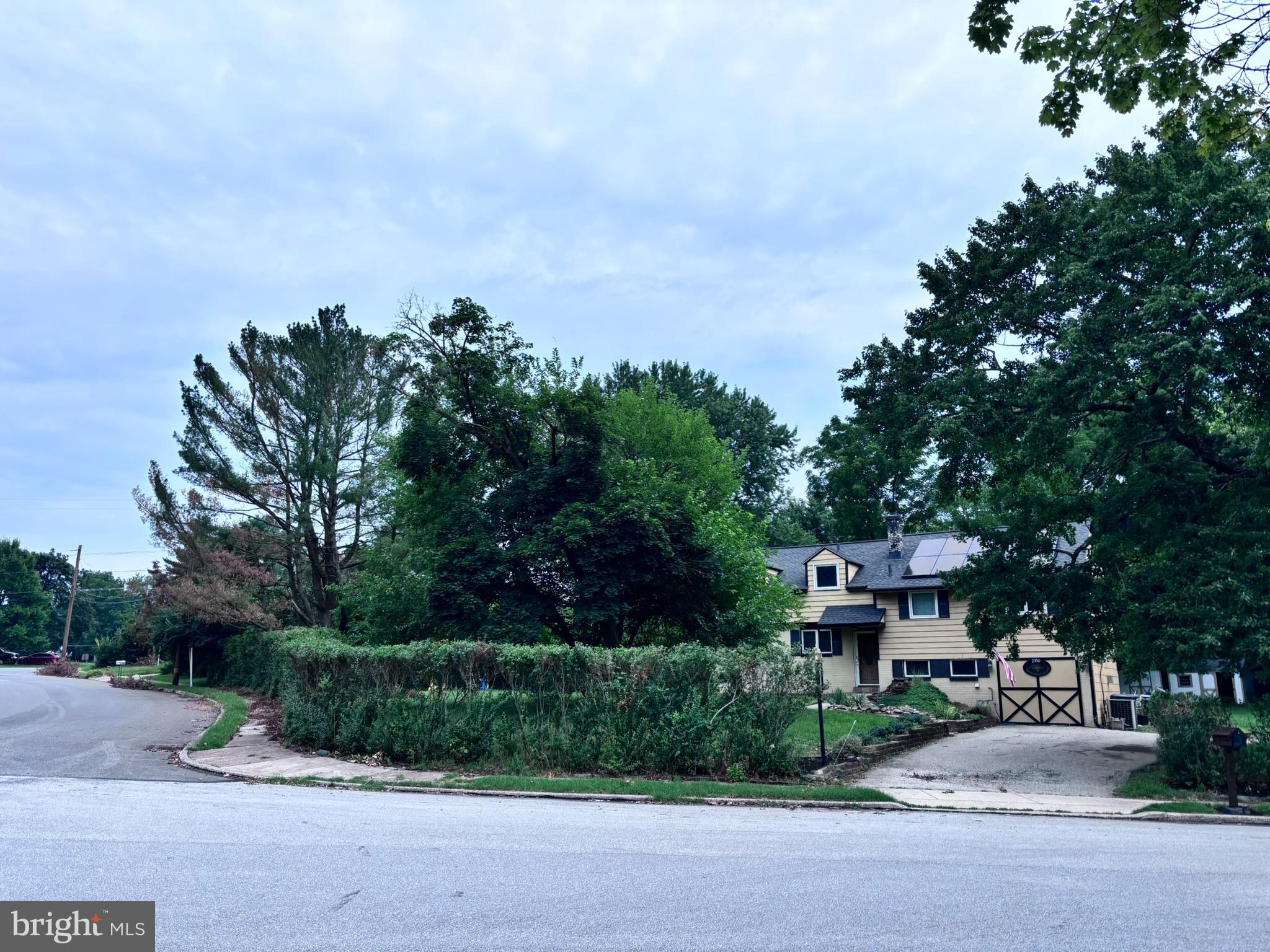 2350 N PARKVIEW DRIVE