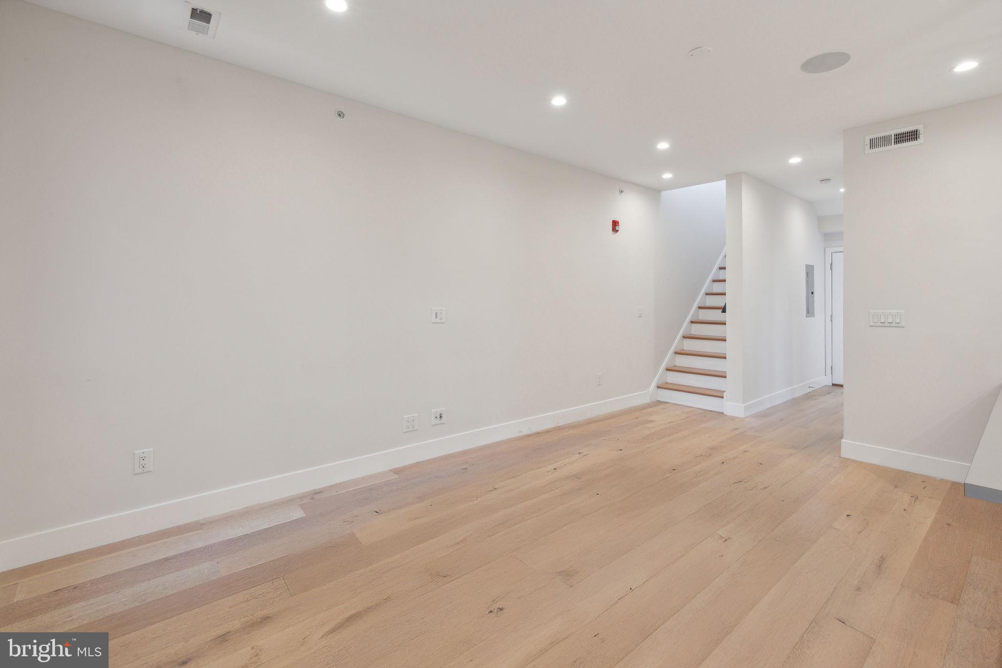 OLDE KENSINGTON - Residential Lease