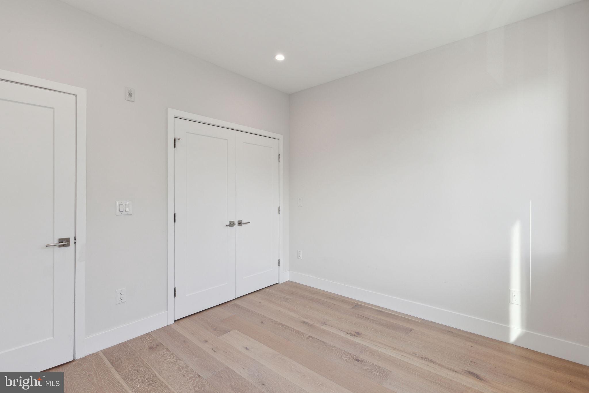 OLDE KENSINGTON - Residential Lease