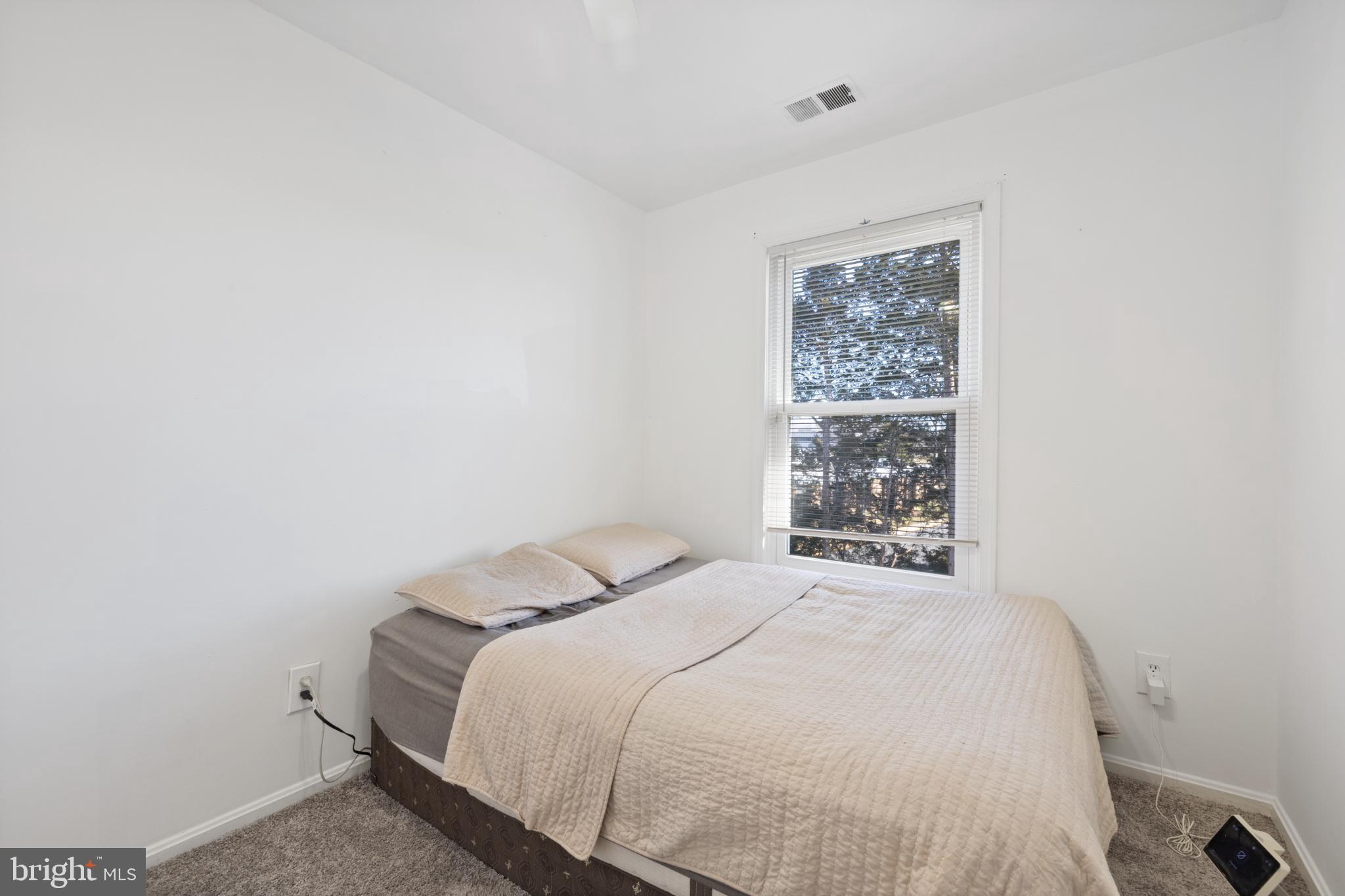 POTOMAC OAKS - Residential Lease