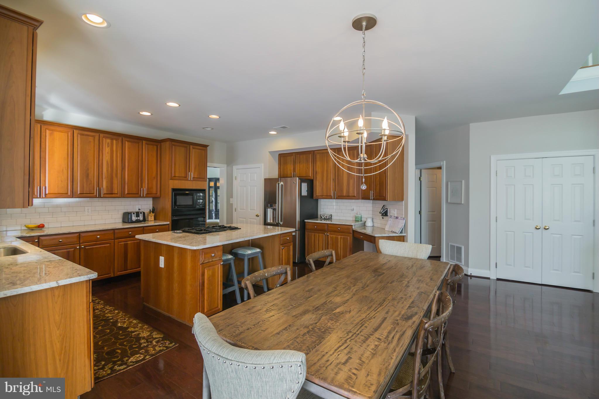 SOUTH RIVER COLONY - Residential