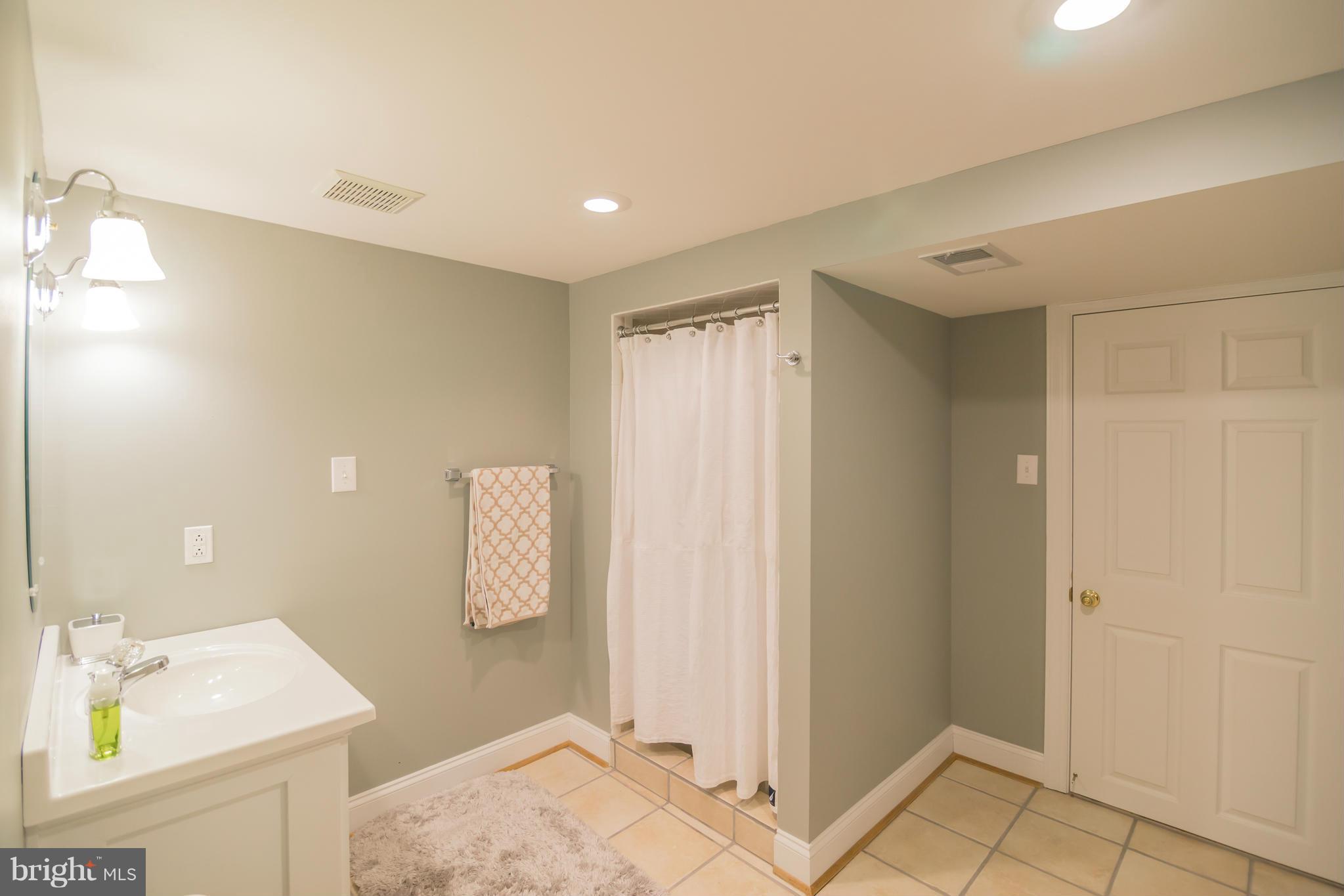 SOUTH RIVER COLONY - Residential