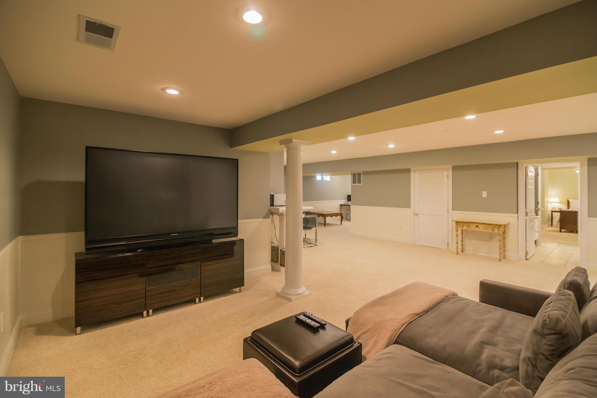 SOUTH RIVER COLONY - Residential