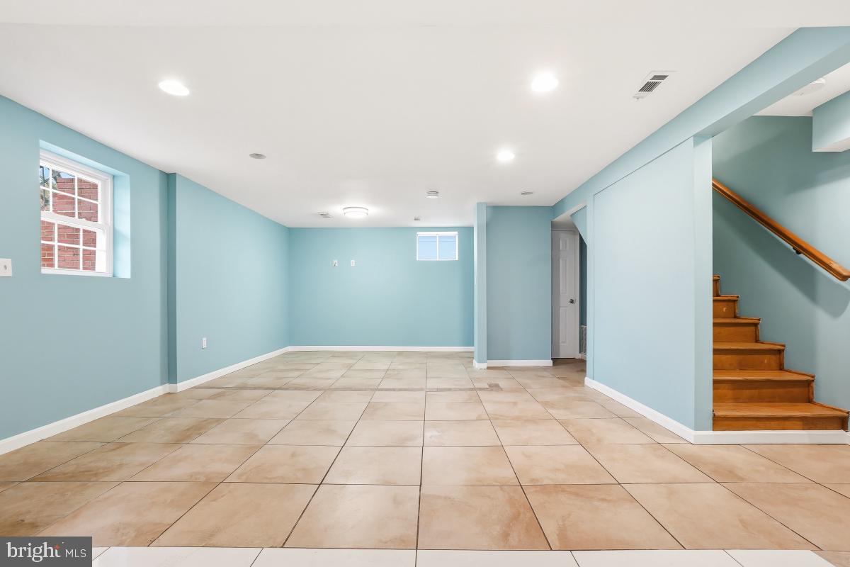 UNIVERSITY HILLS - Residential Lease