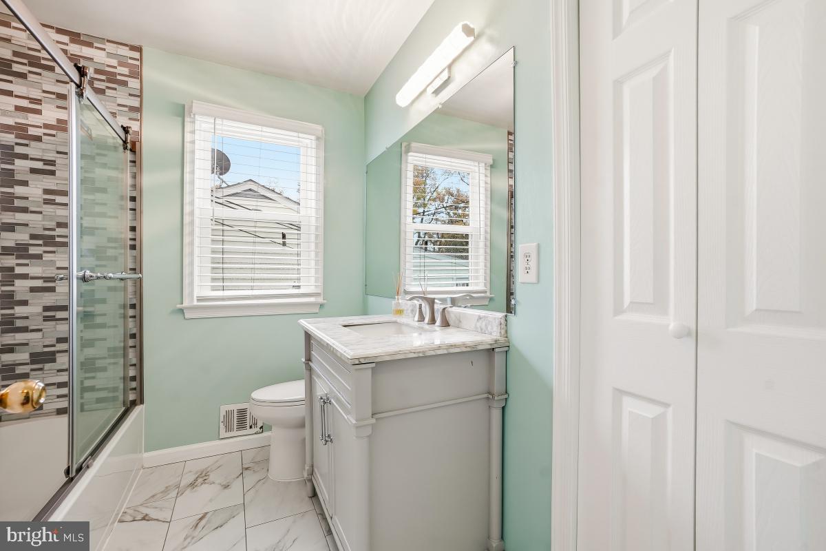 UNIVERSITY HILLS - Residential Lease