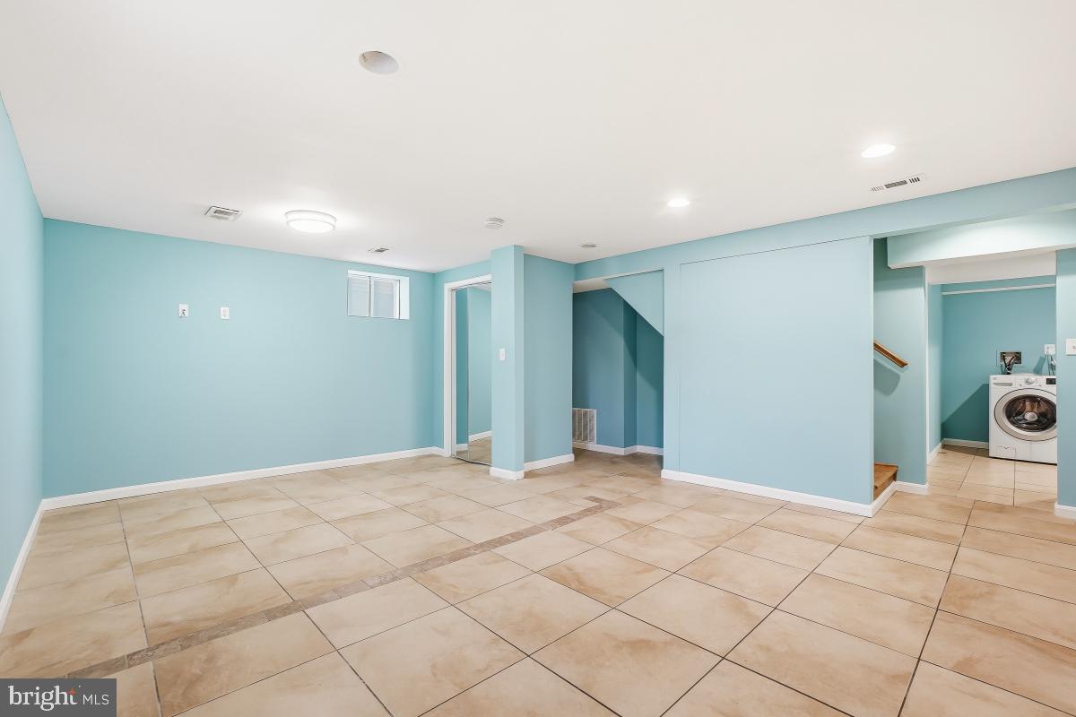 UNIVERSITY HILLS - Residential Lease