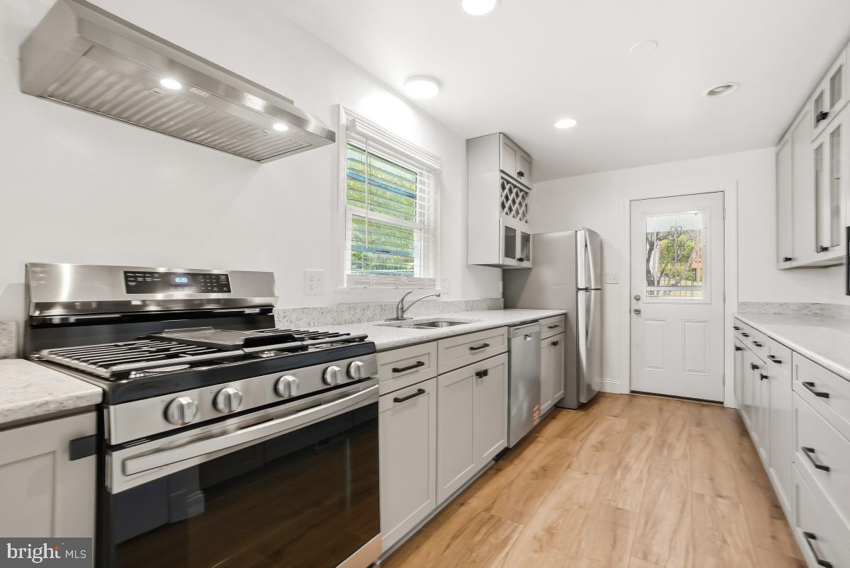 UNIVERSITY HILLS - Residential Lease