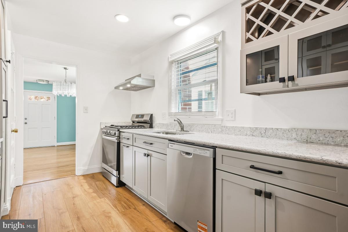 UNIVERSITY HILLS - Residential Lease