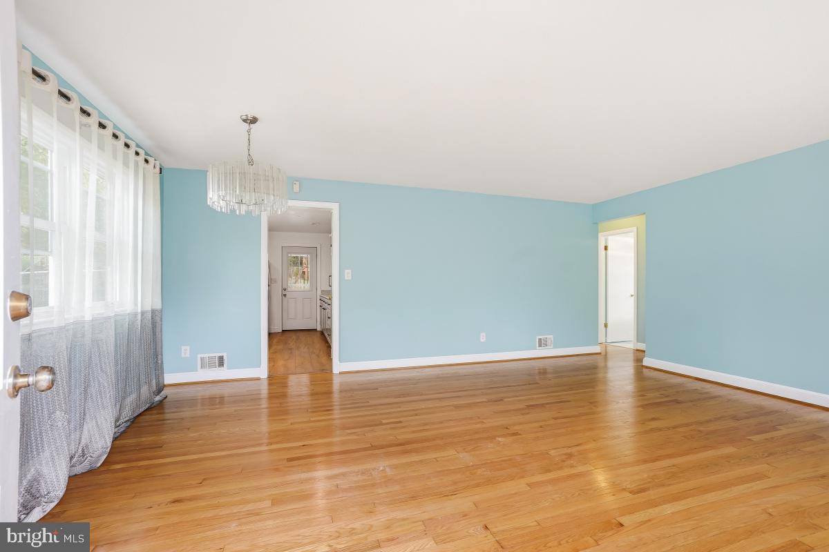 UNIVERSITY HILLS - Residential Lease