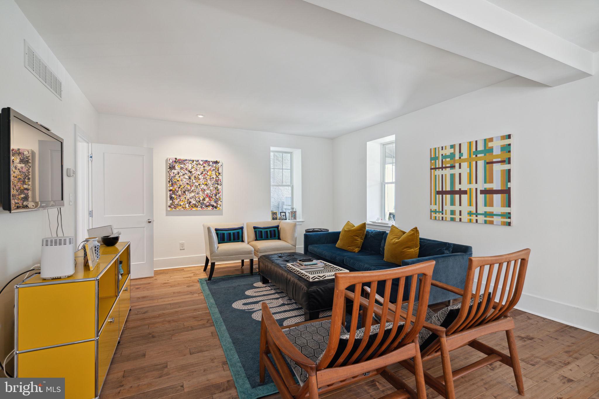 CHESTNUT HILL - Residential