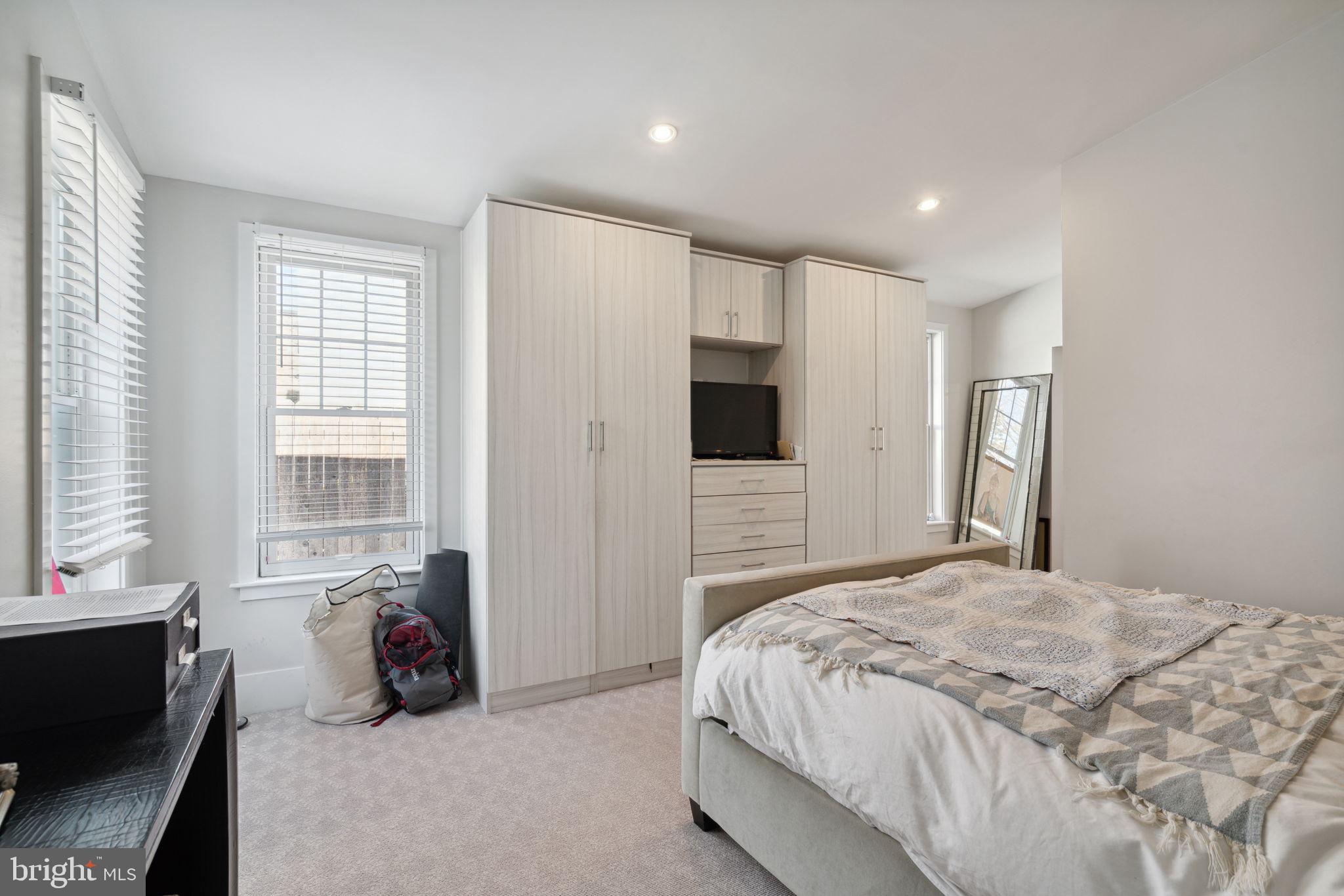 CHESTNUT HILL - Residential