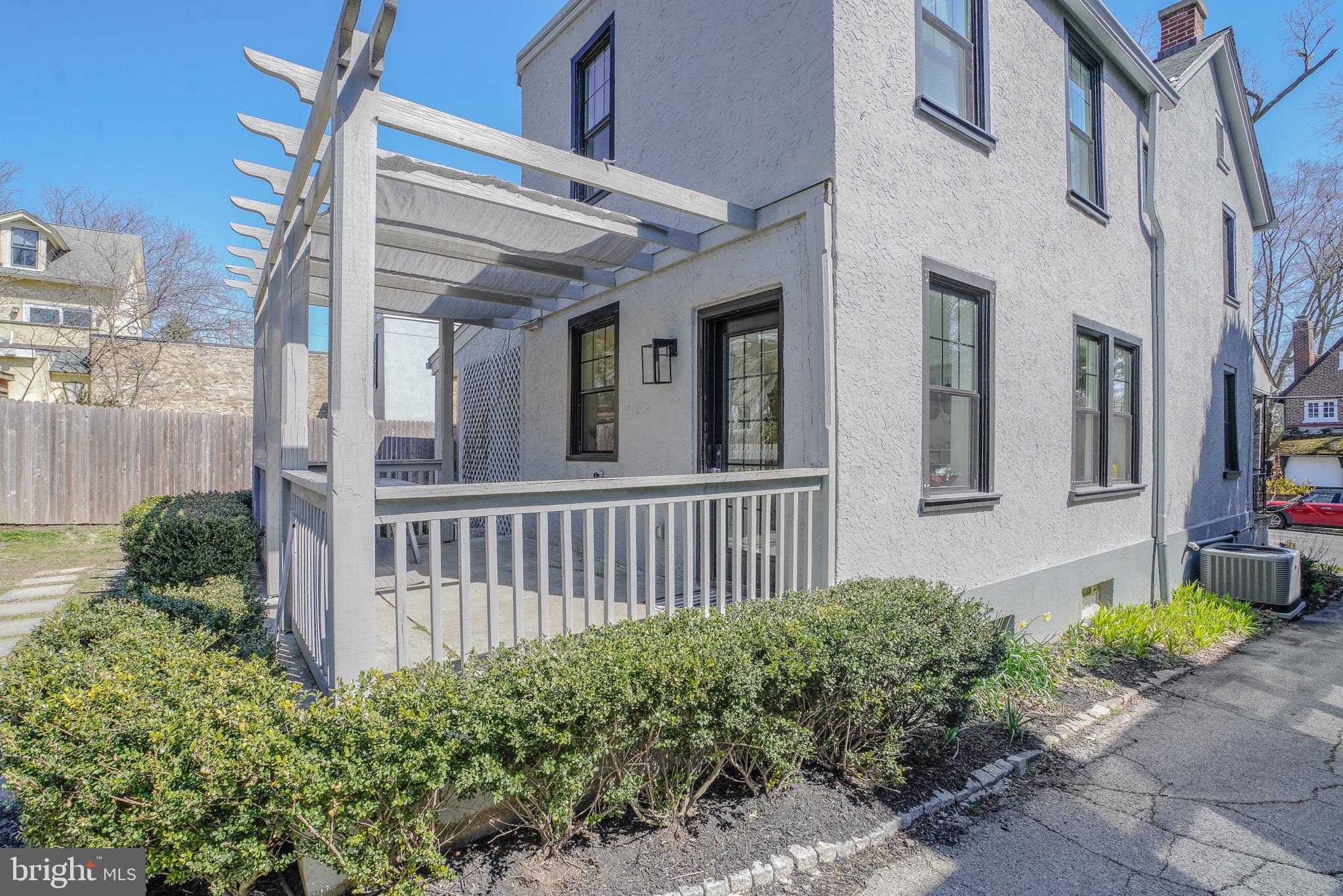 CHESTNUT HILL - Residential