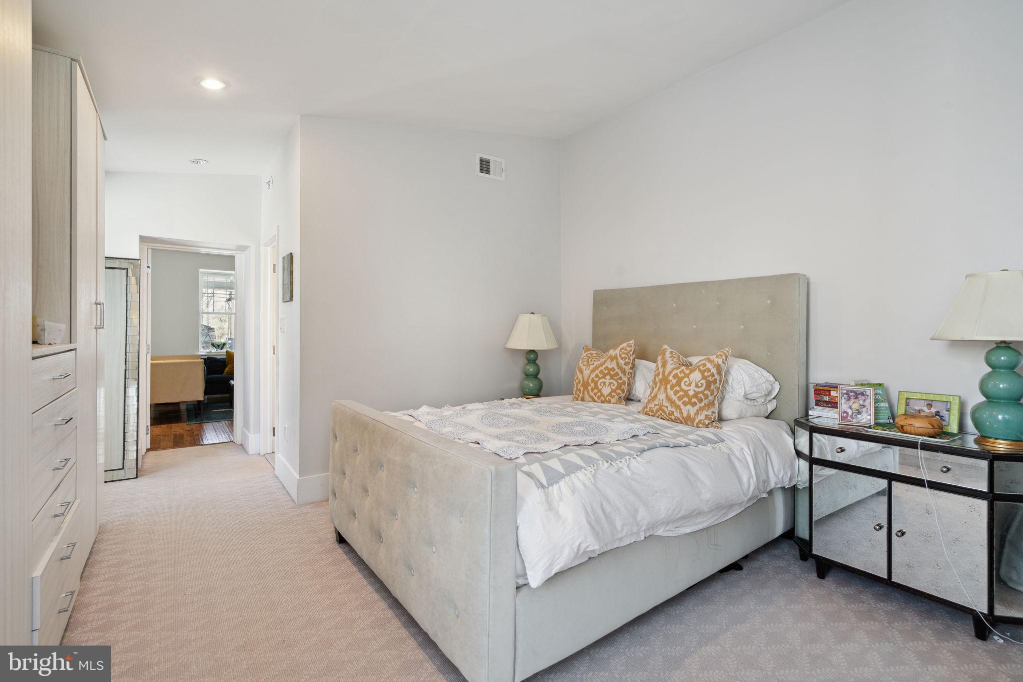 CHESTNUT HILL - Residential