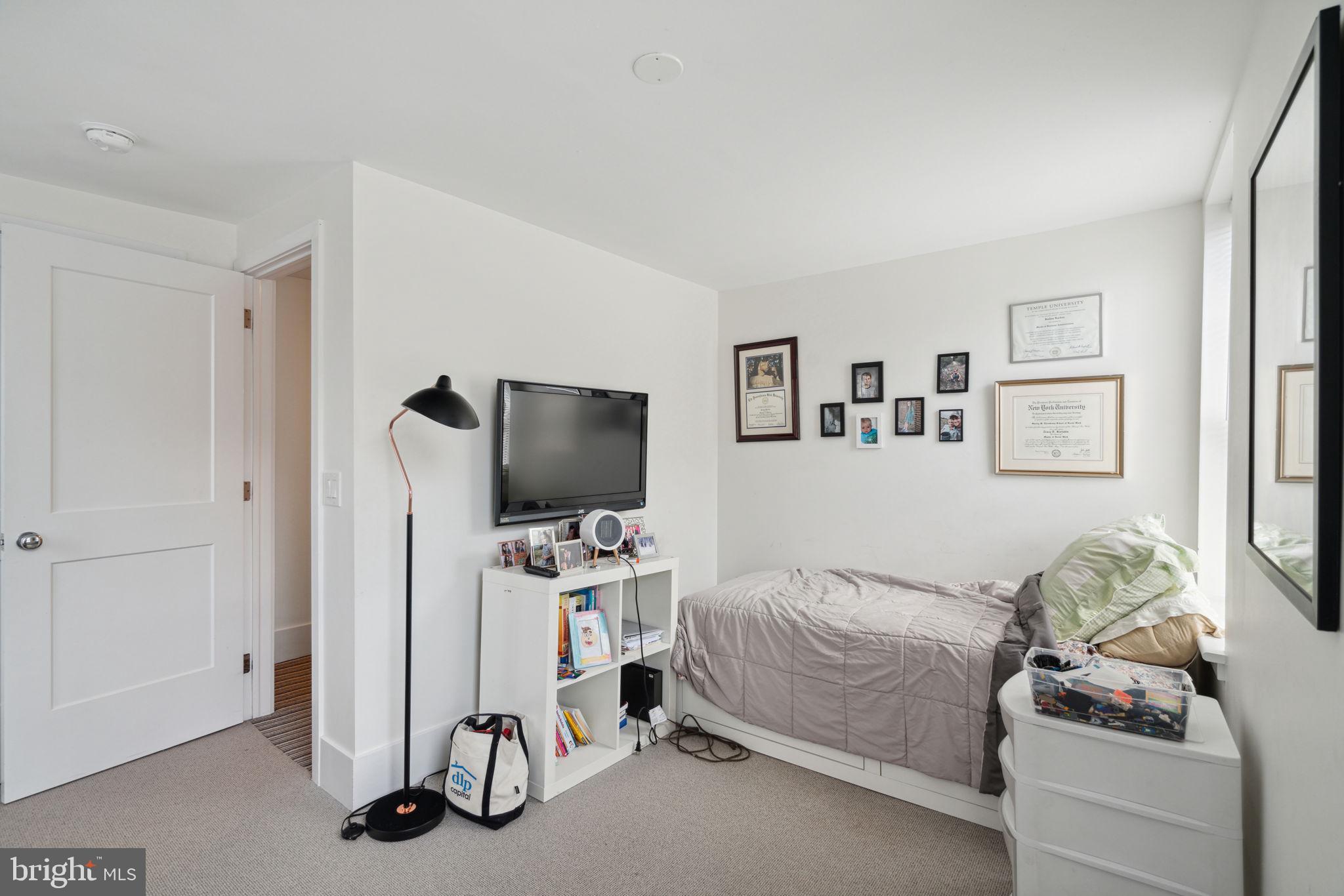 CHESTNUT HILL - Residential