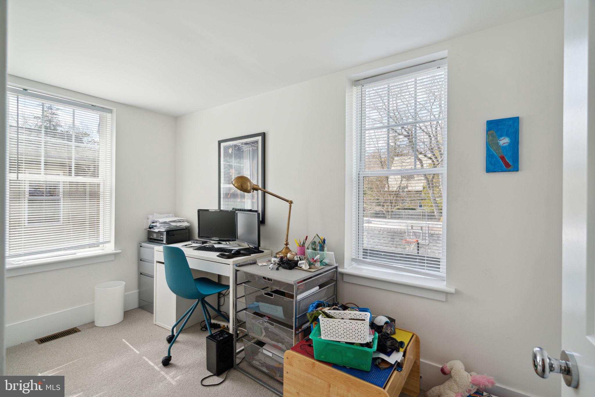 CHESTNUT HILL - Residential