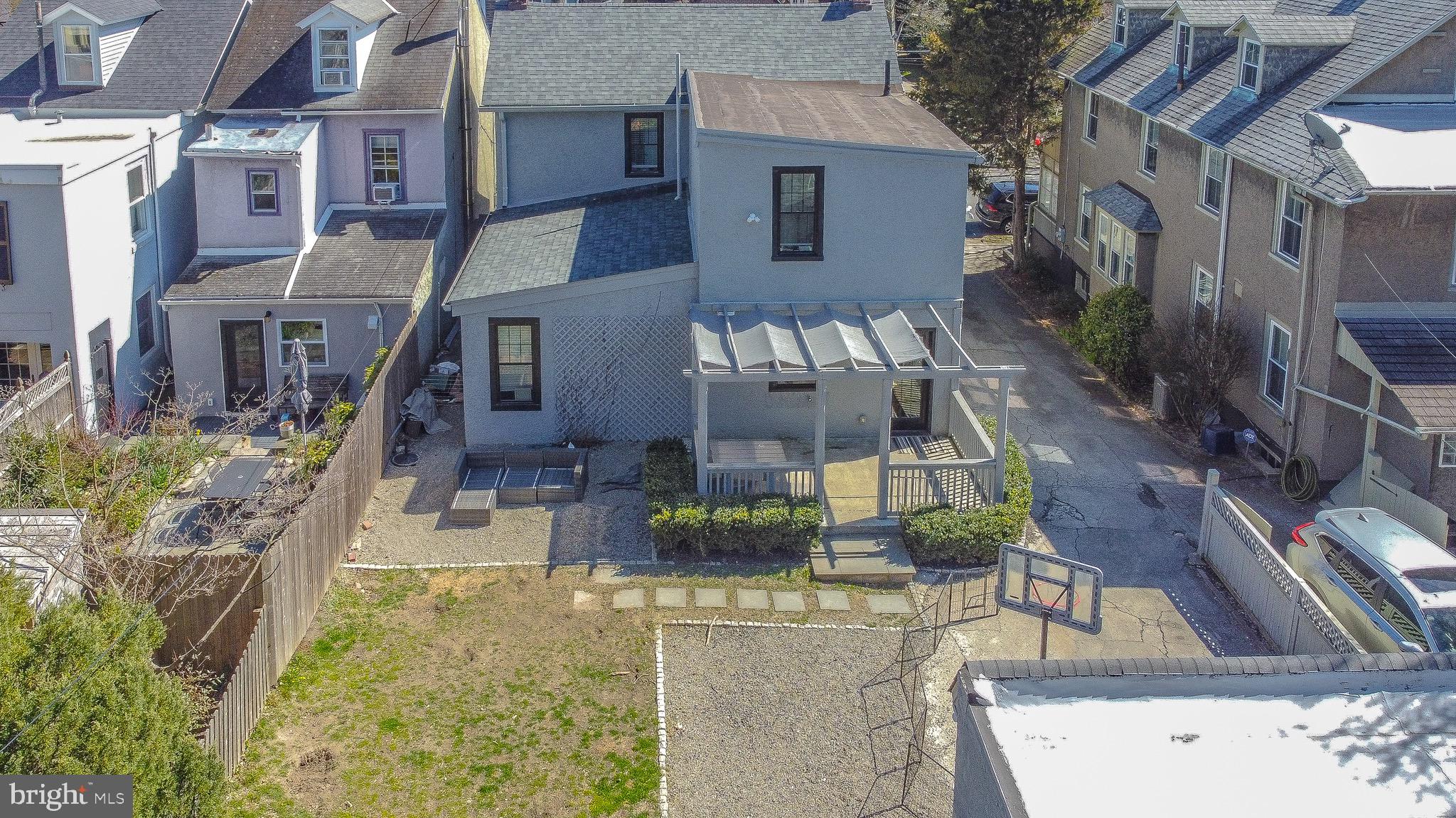 CHESTNUT HILL - Residential