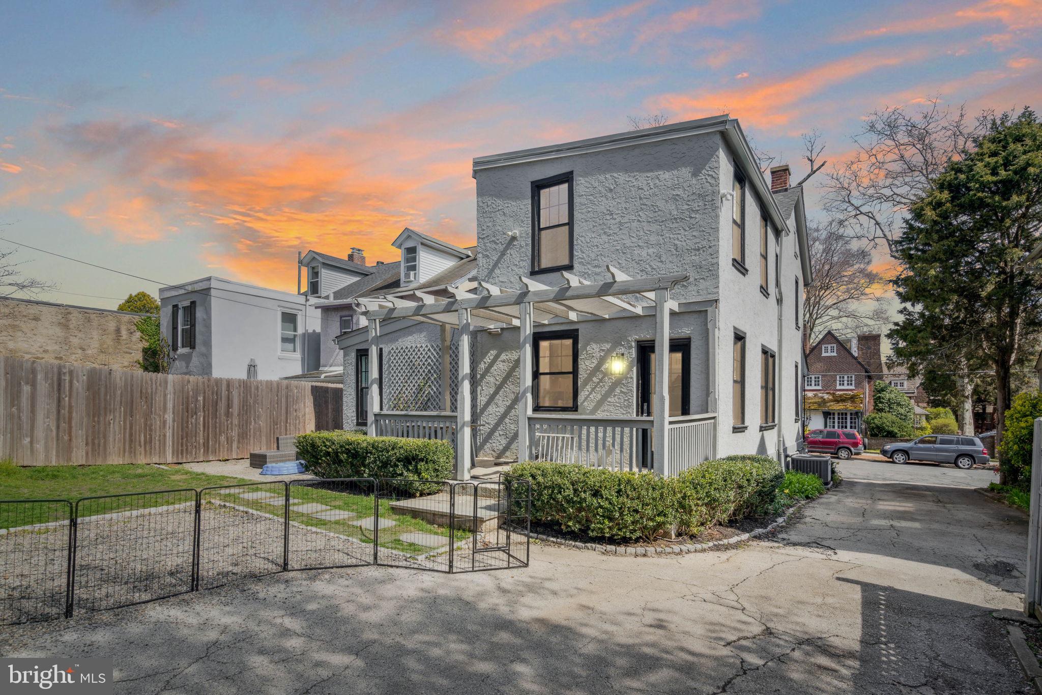 CHESTNUT HILL - Residential