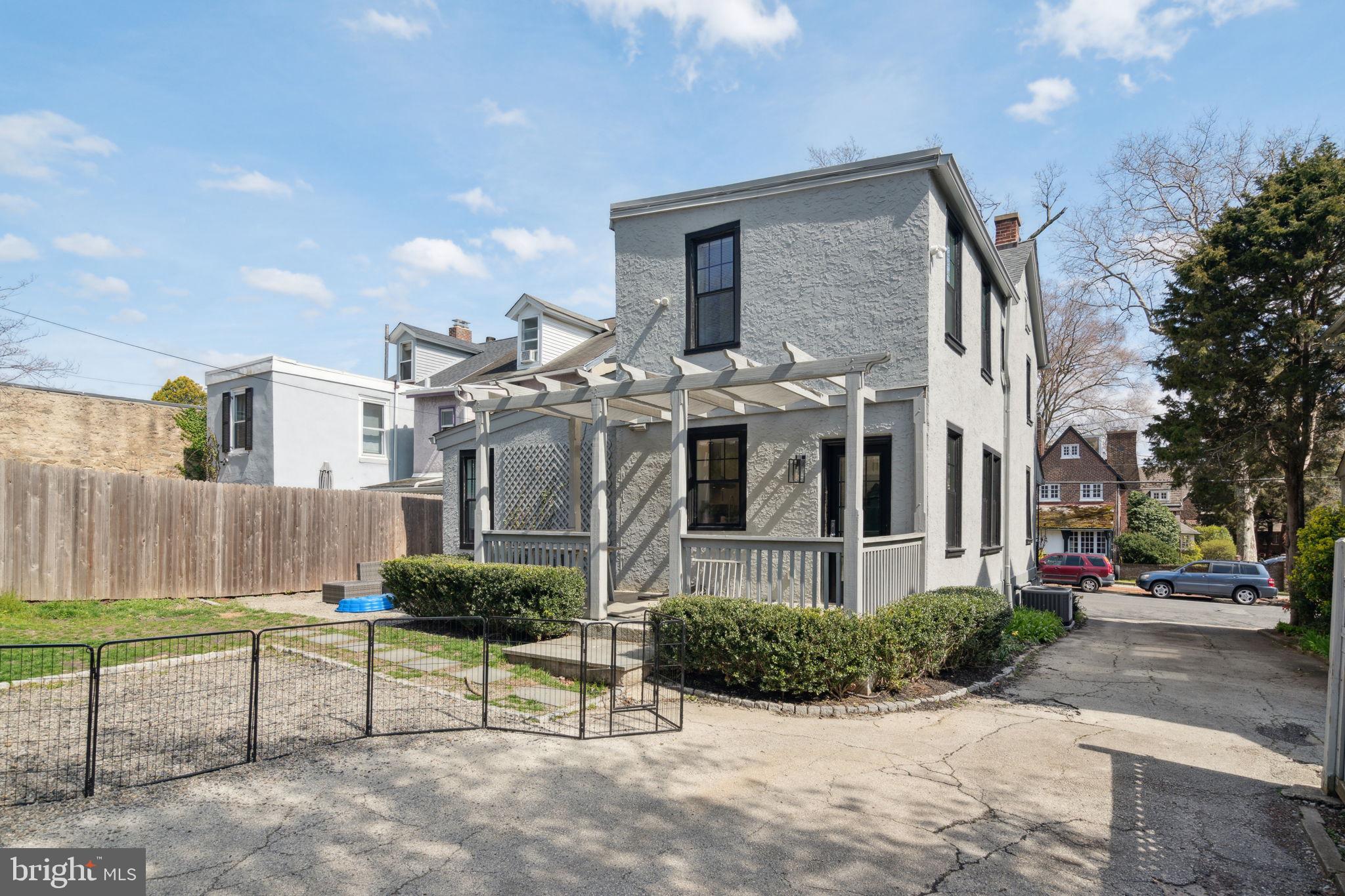 CHESTNUT HILL - Residential