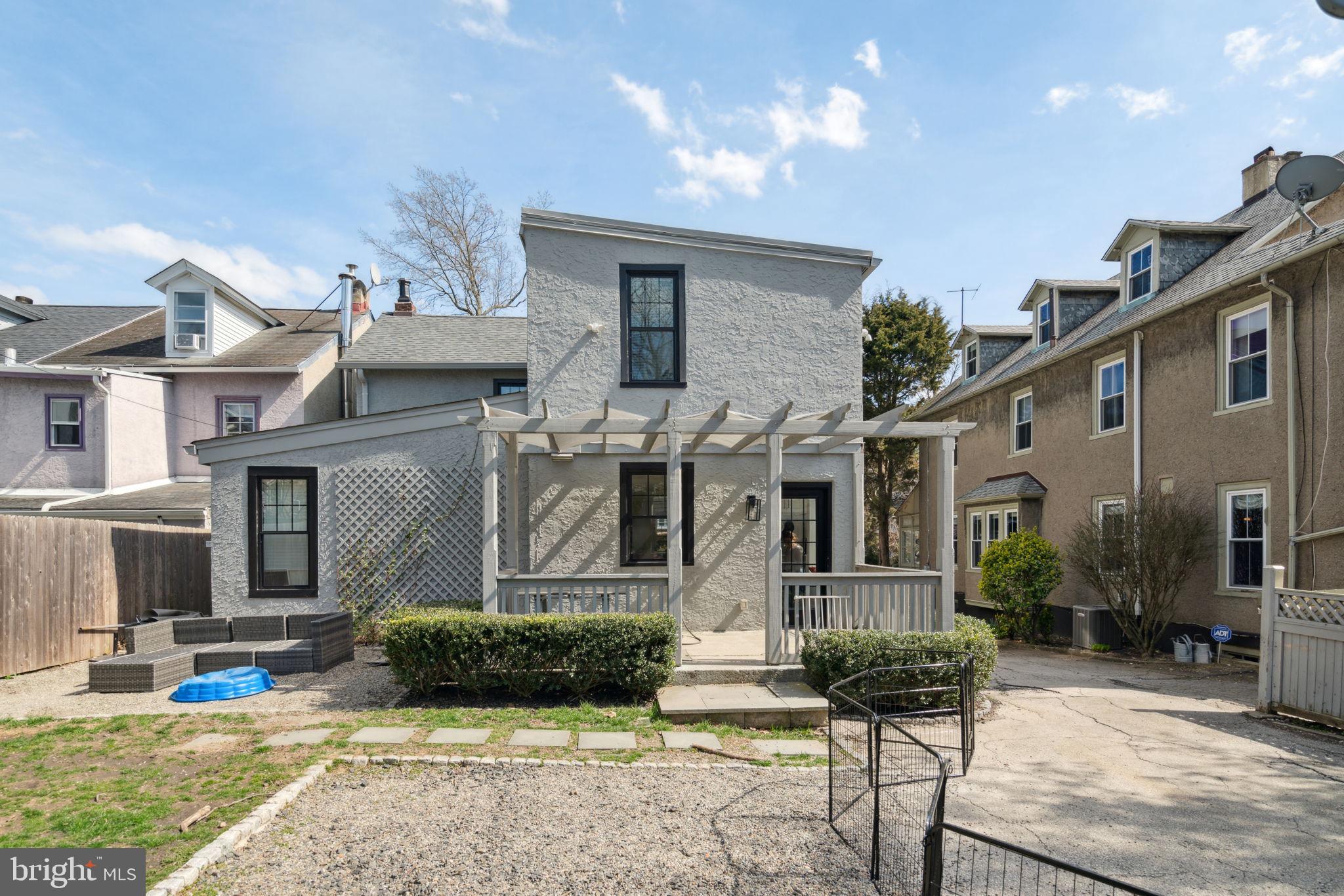 CHESTNUT HILL - Residential