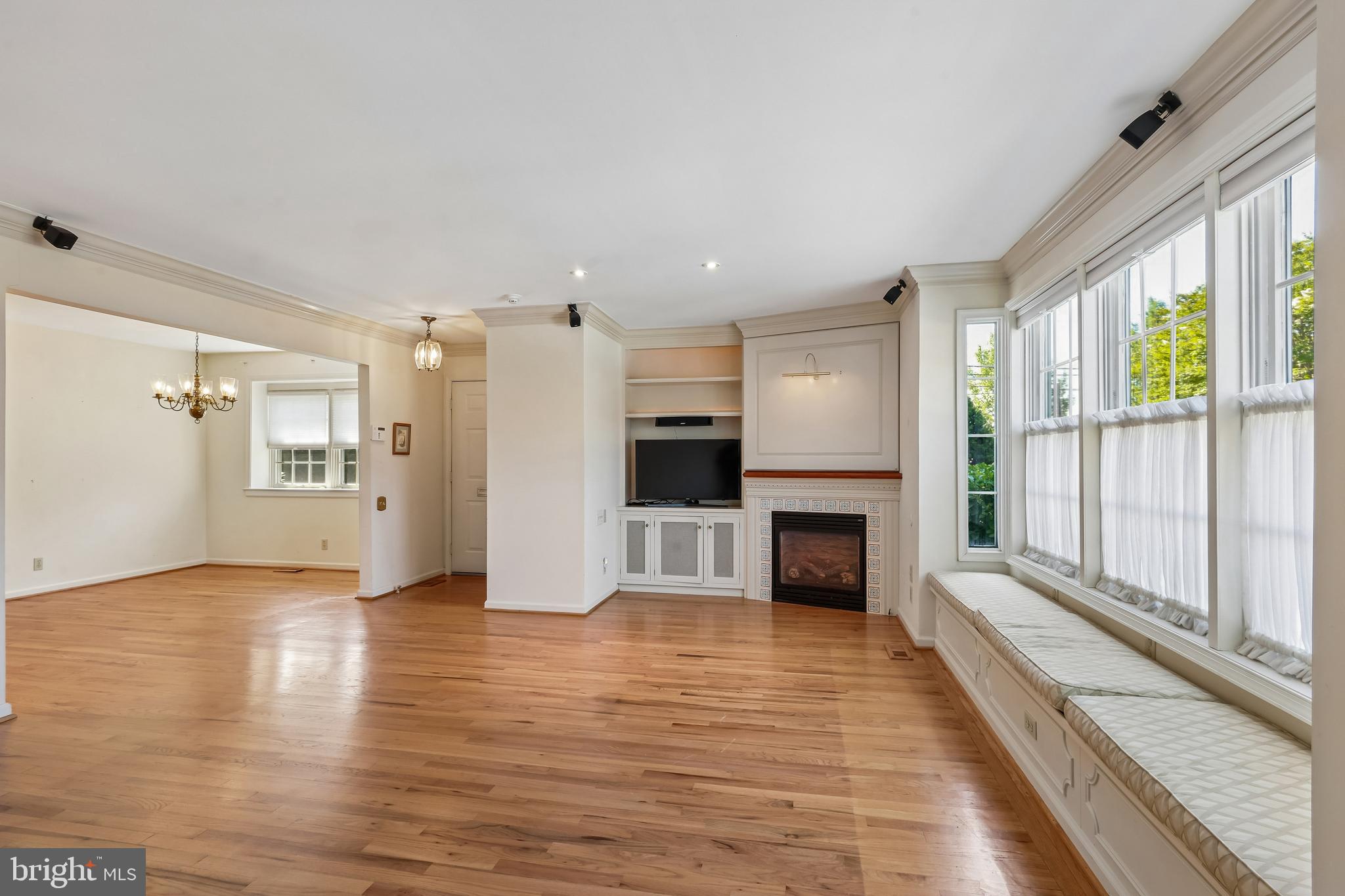 635 E MAIN STREET 20