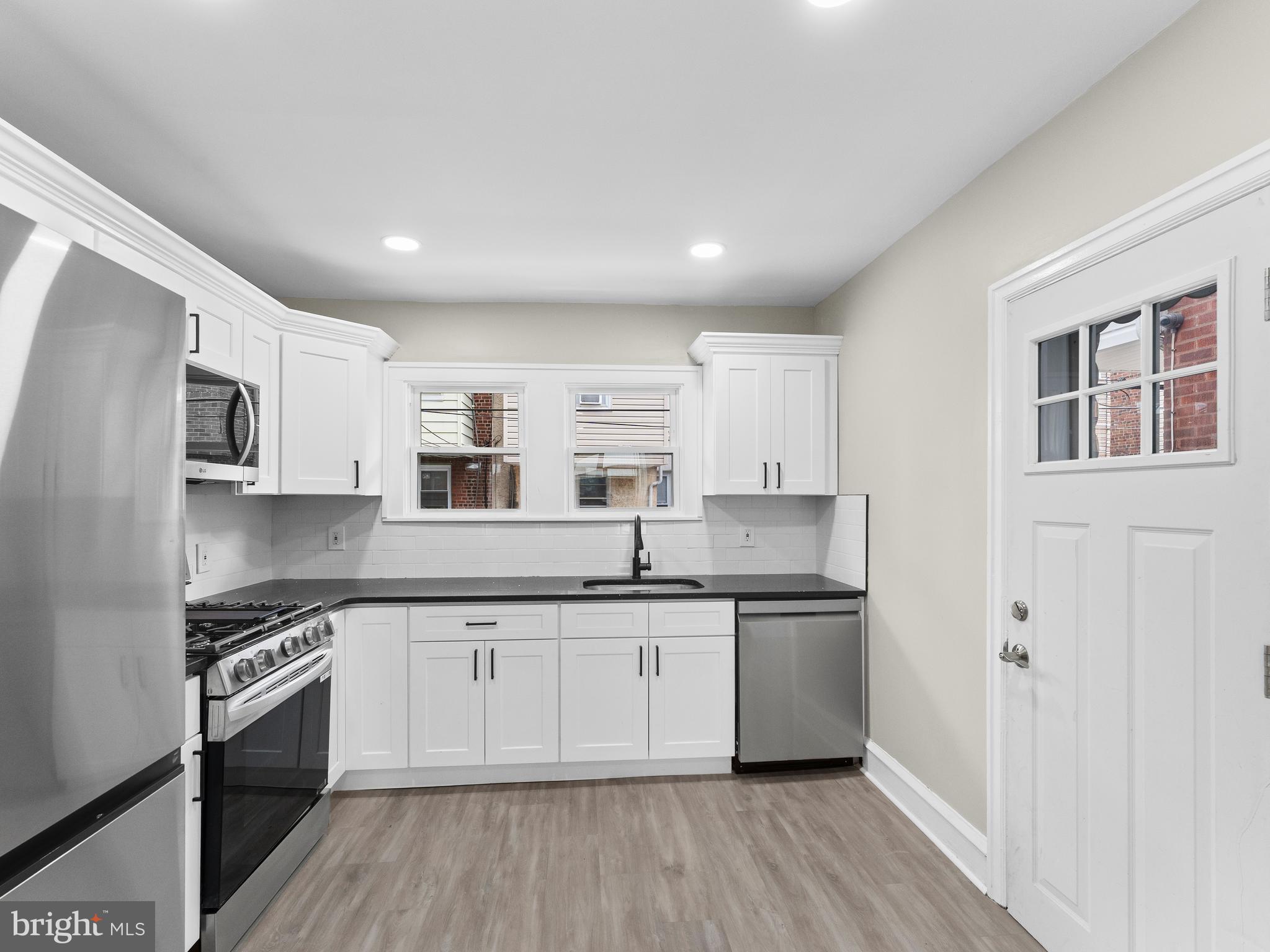 LAWNDALE - Residential