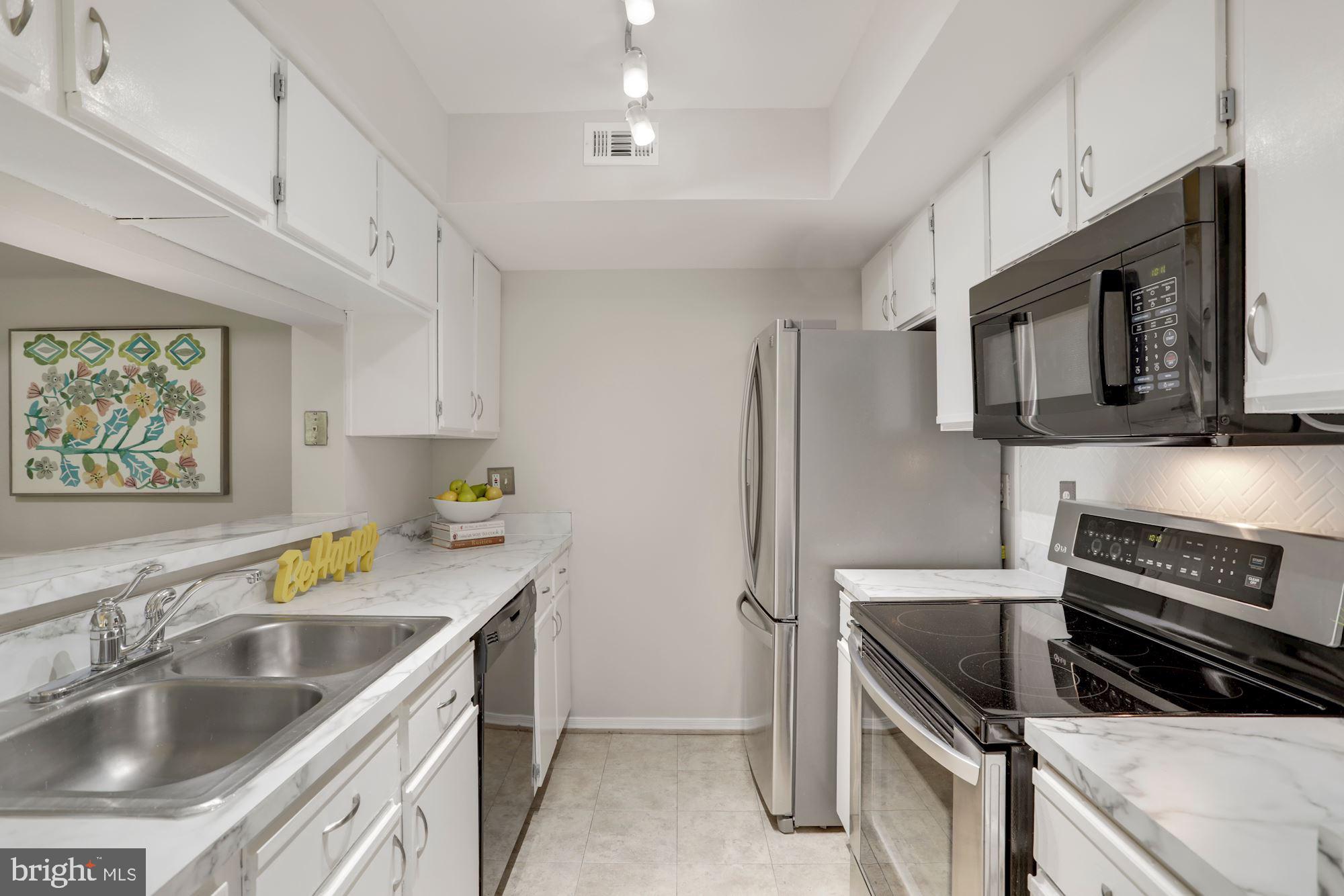 POINTE AT PARK CENTER - Residential