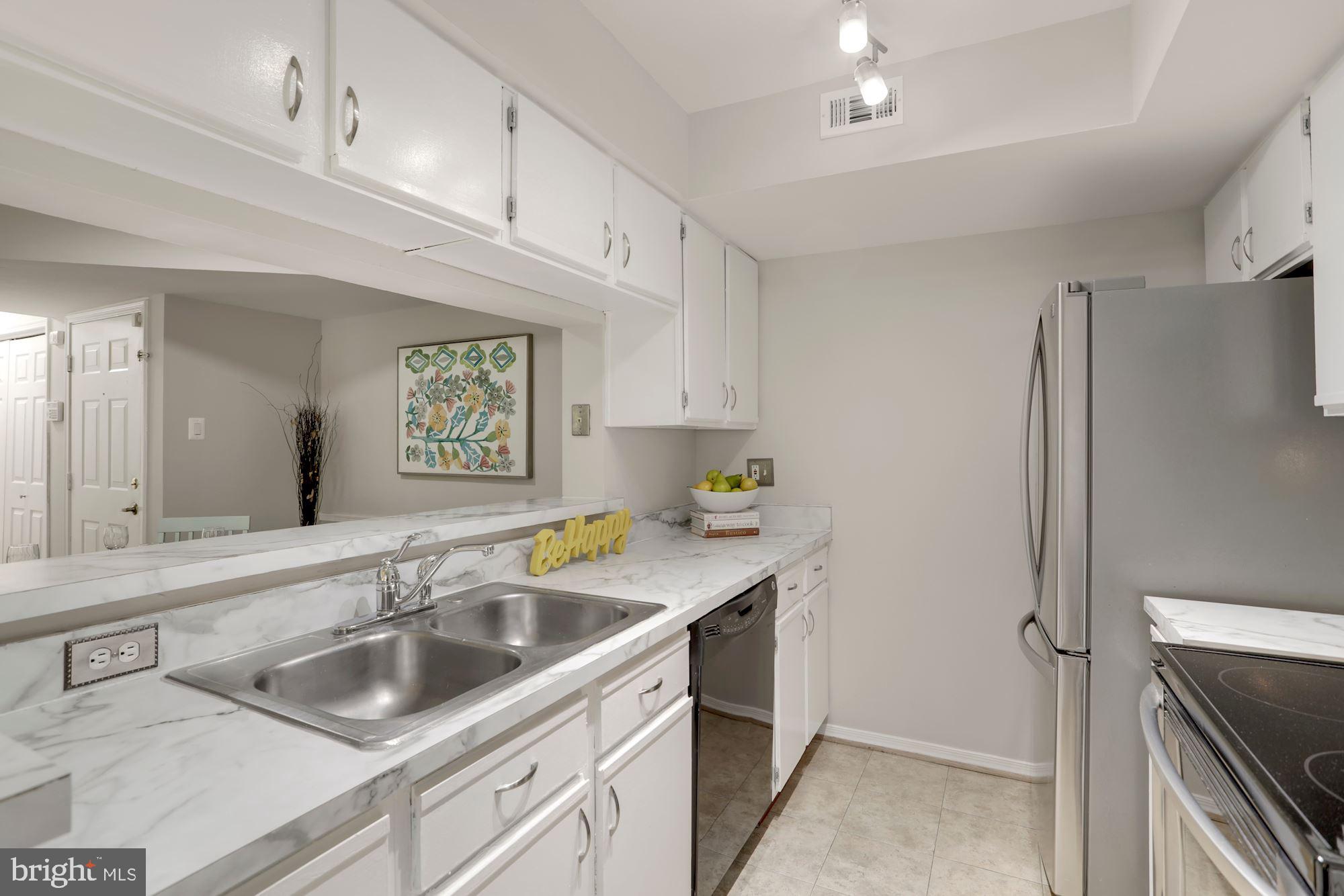 POINTE AT PARK CENTER - Residential