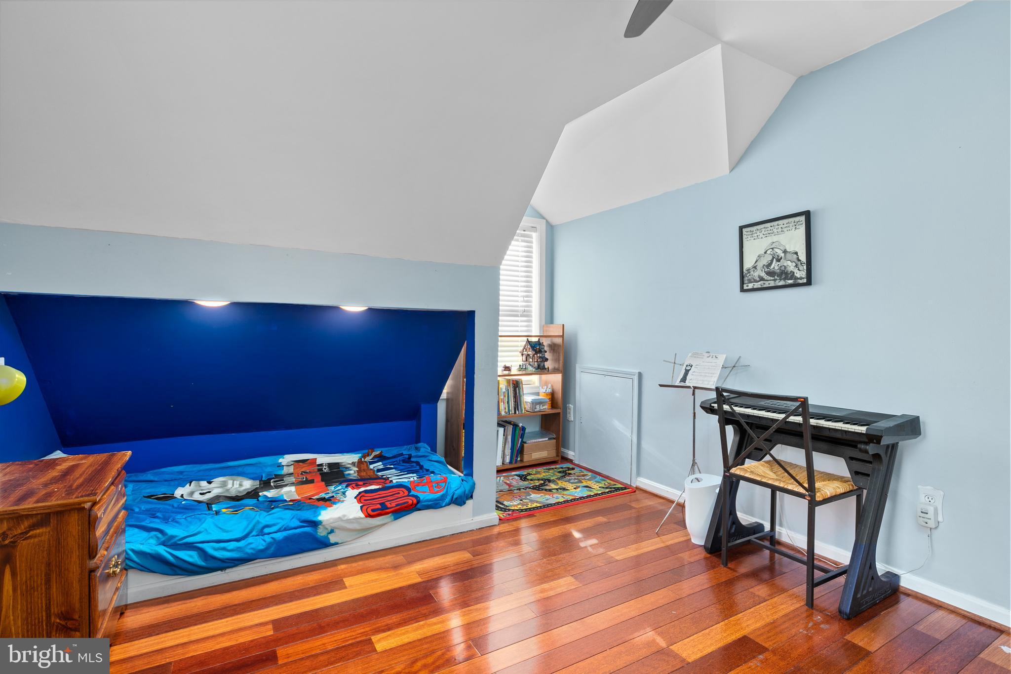 SNUG HARBOR - Residential