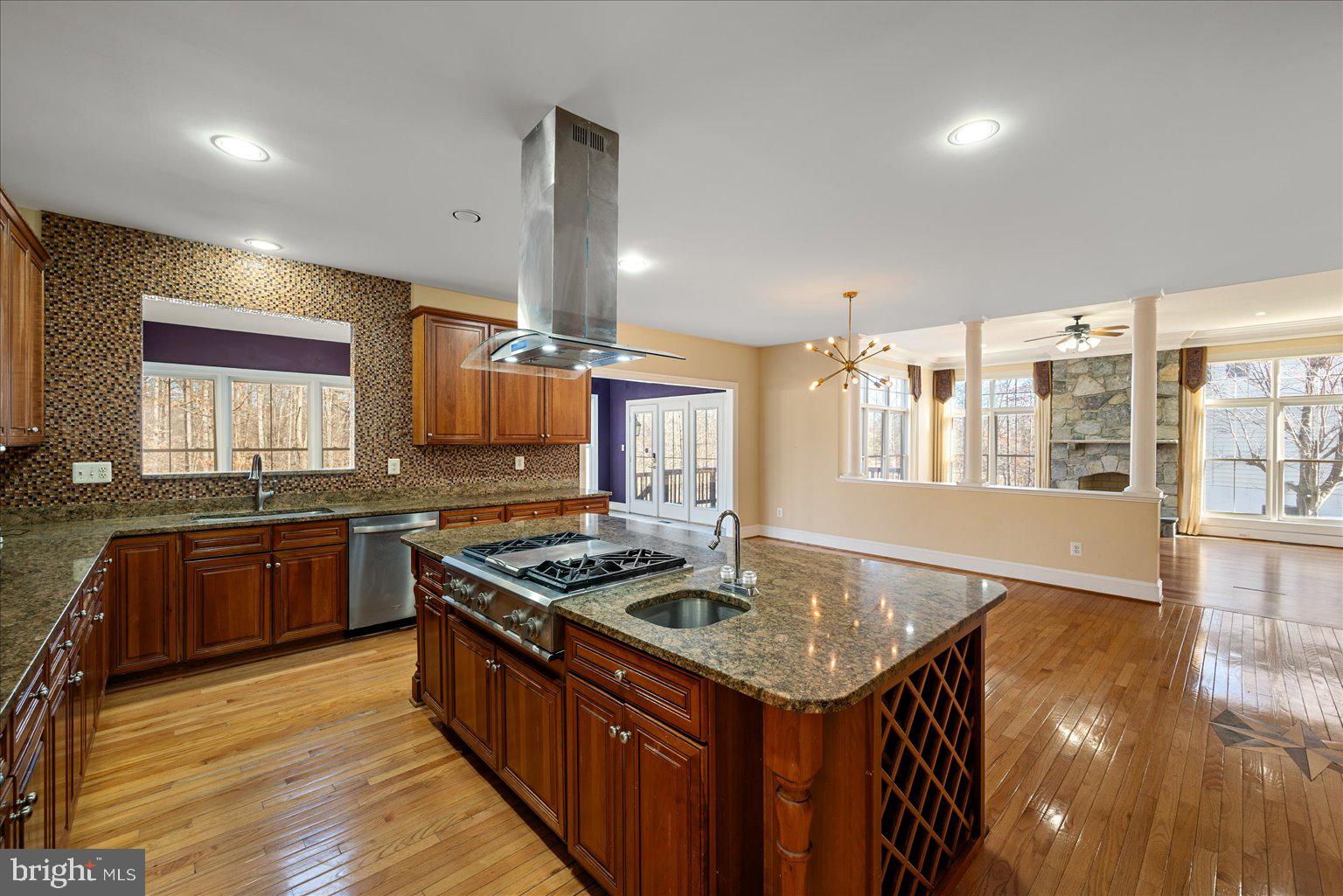 STONEWALL MANOR - Residential