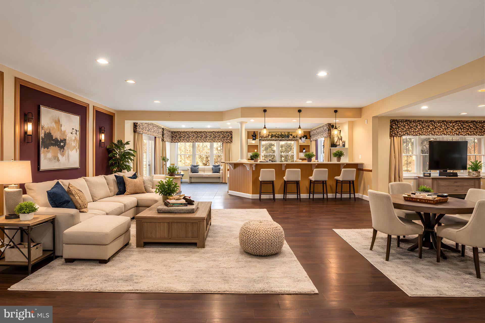 STONEWALL MANOR - Residential