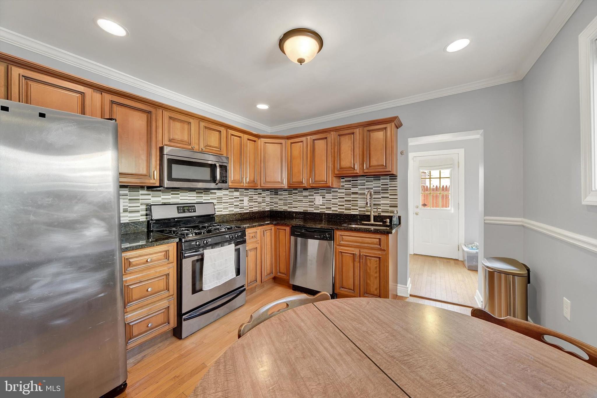 17 W FORT AVENUE W