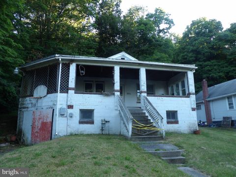Homes For Sale - 10613 Laurel Hill Drive<br/> FROSTBURG, MD 21532