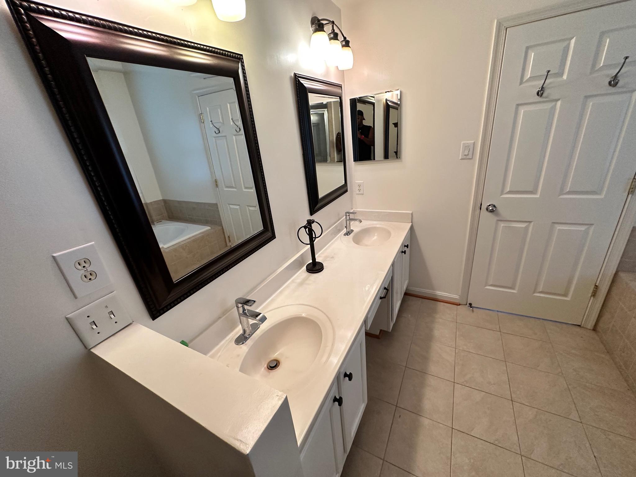 HILLANTRAE - Residential