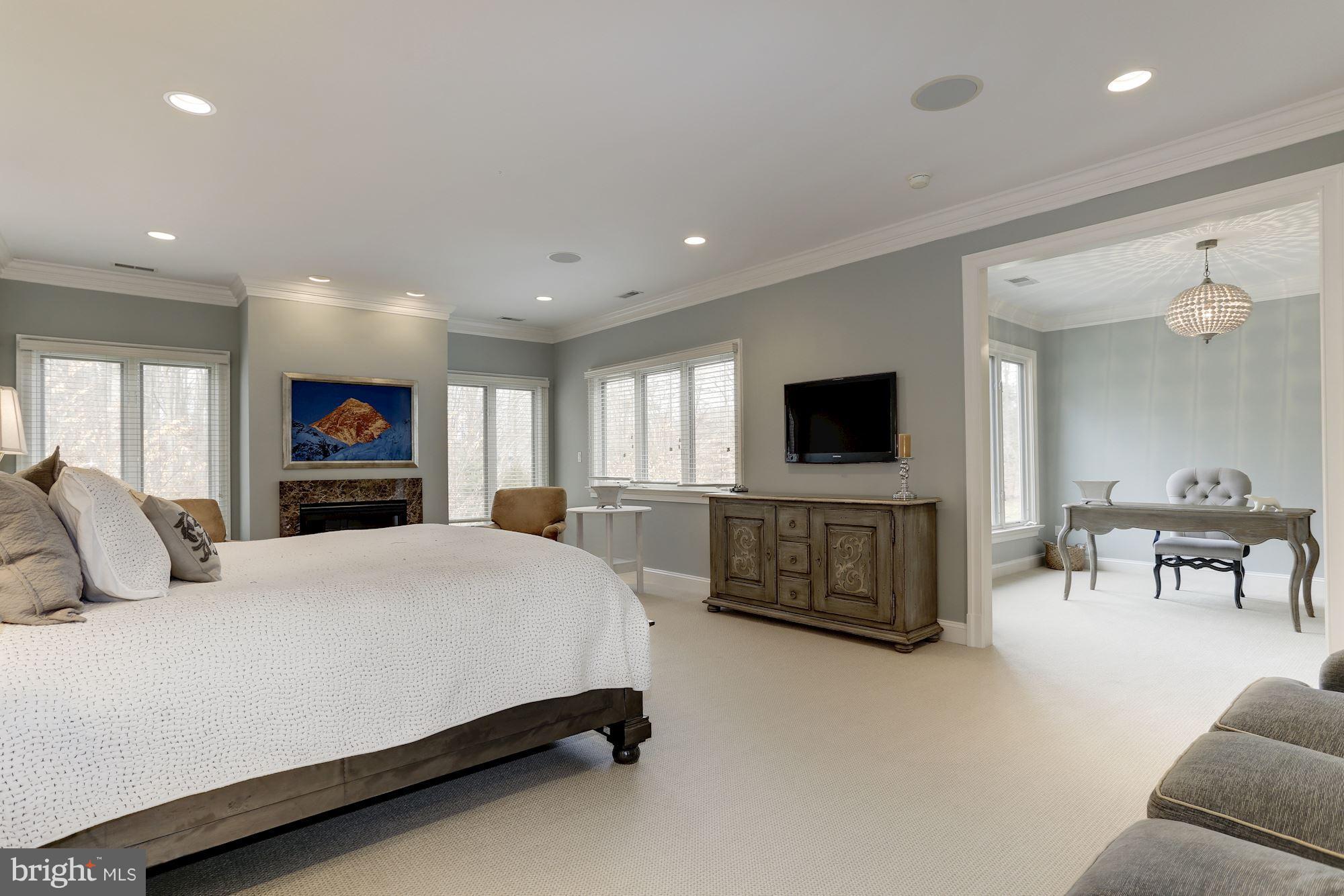 POTOMAC OUTSIDE - Residential