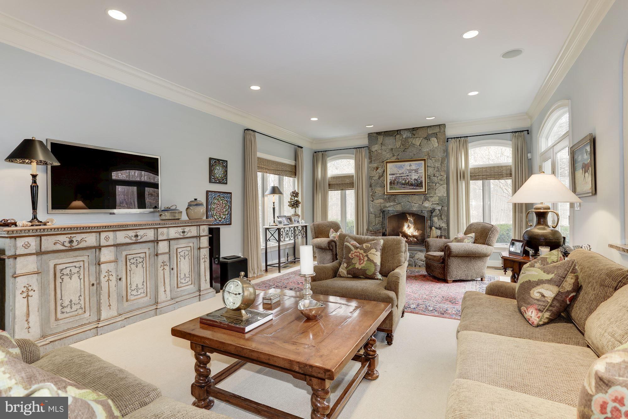 POTOMAC OUTSIDE - Residential